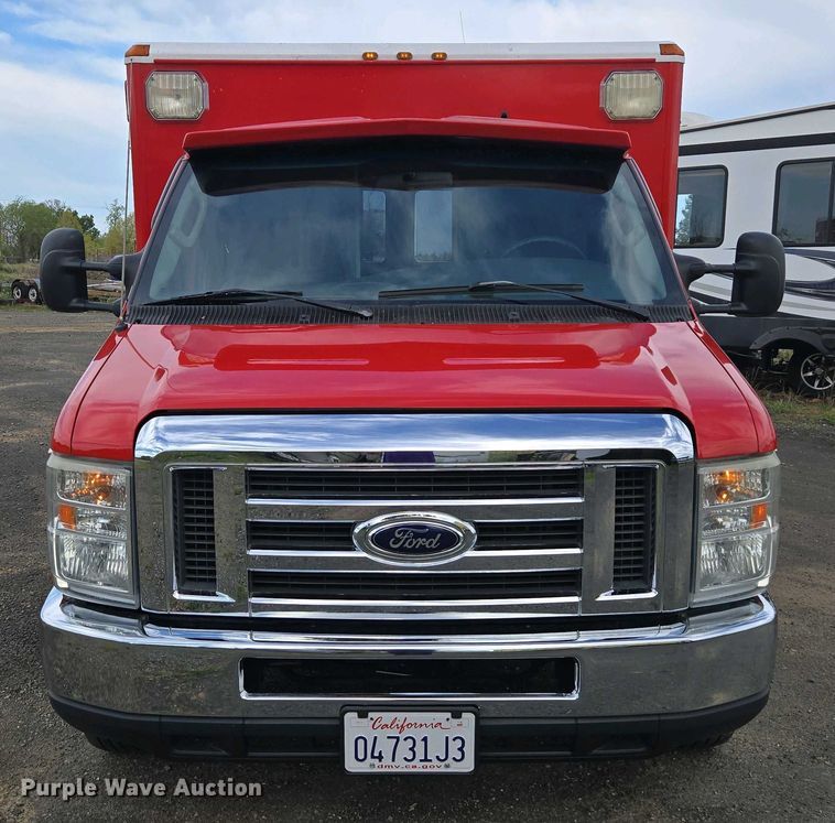 image for item EC0951 2005 Ford E450 Super Duty ambulance