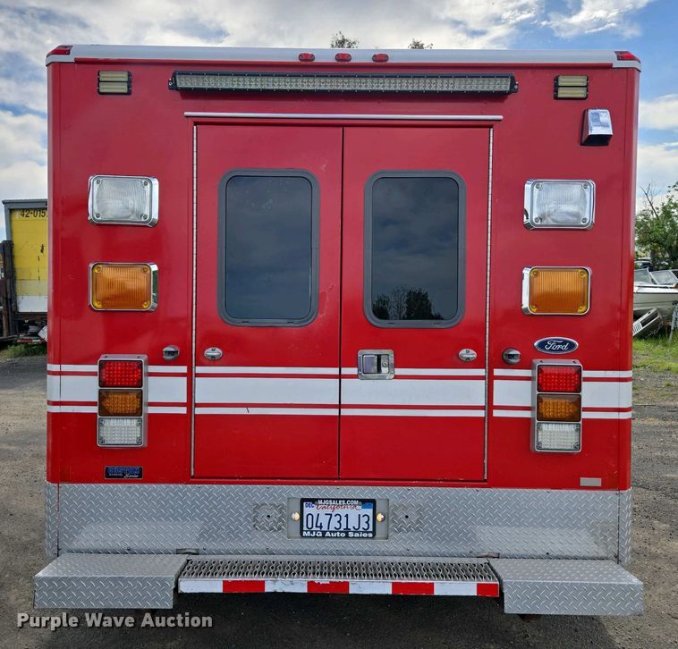image for item EC0951 2005 Ford E450 Super Duty ambulance