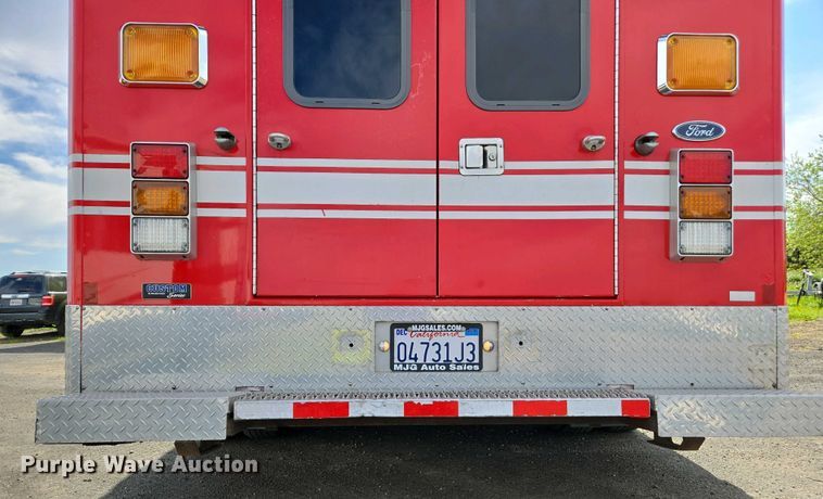 image for item EC0951 2005 Ford E450 Super Duty ambulance