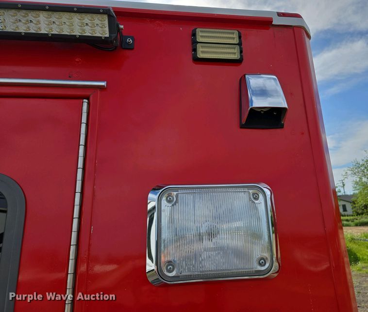 image for item EC0951 2005 Ford E450 Super Duty ambulance