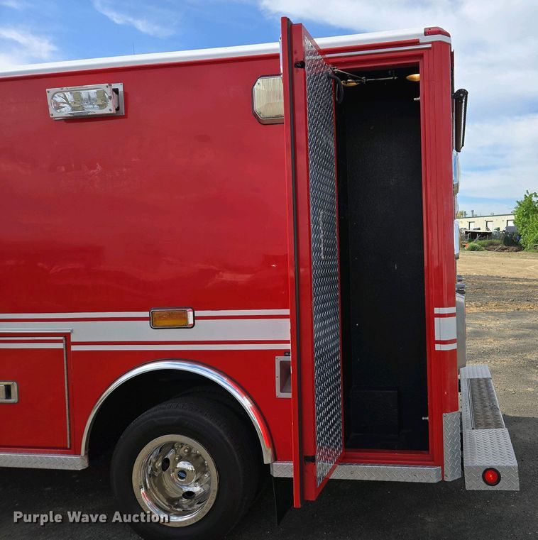 image for item EC0951 2005 Ford E450 Super Duty ambulance
