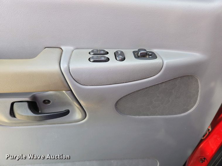 image for item EC0951 2005 Ford E450 Super Duty ambulance