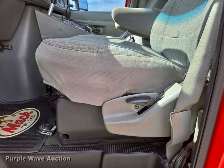 image for item EC0951 2005 Ford E450 Super Duty ambulance