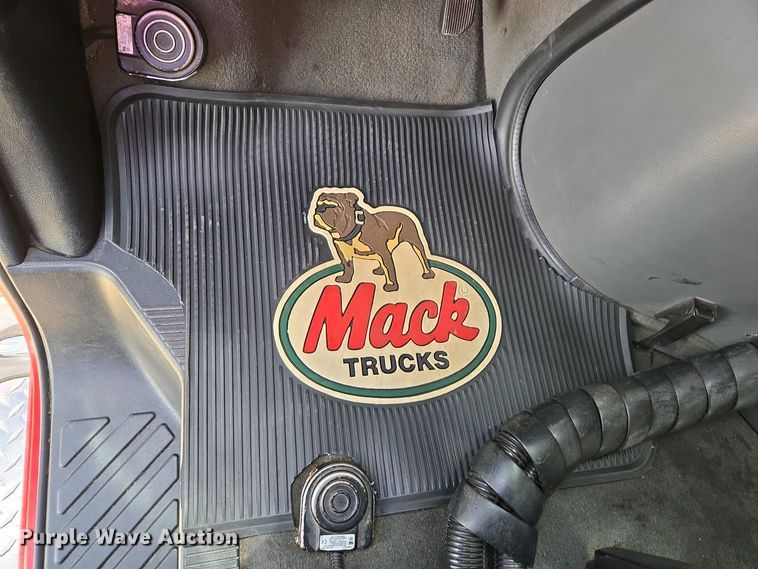 image for item EC0951 2005 Ford E450 Super Duty ambulance