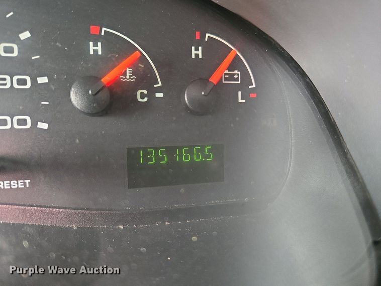 image for item EC0951 2005 Ford E450 Super Duty ambulance