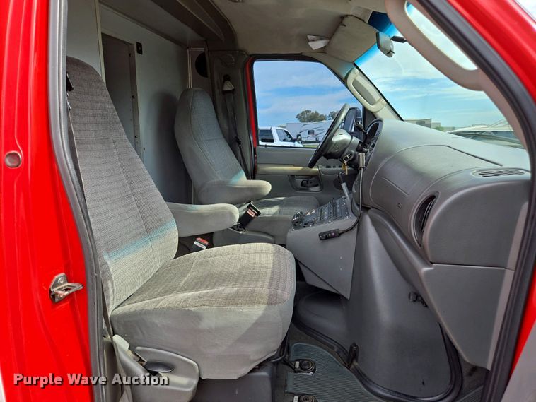 image for item EC0951 2005 Ford E450 Super Duty ambulance