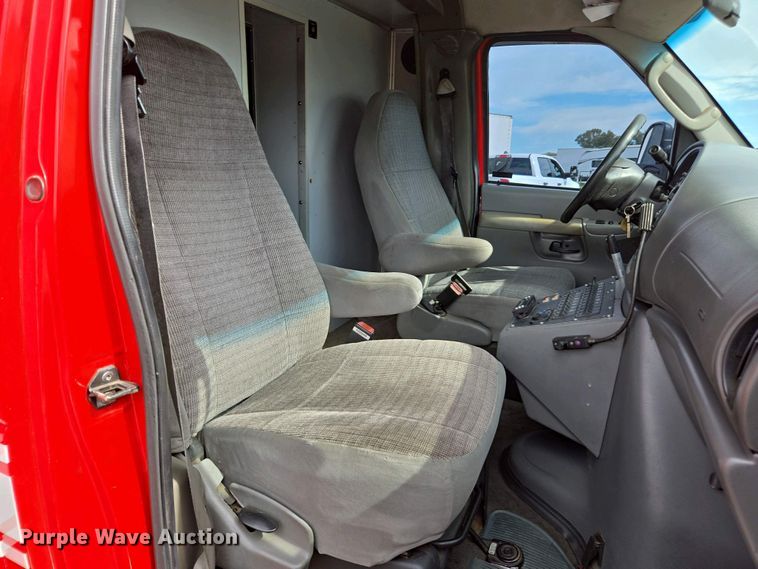 image for item EC0951 2005 Ford E450 Super Duty ambulance