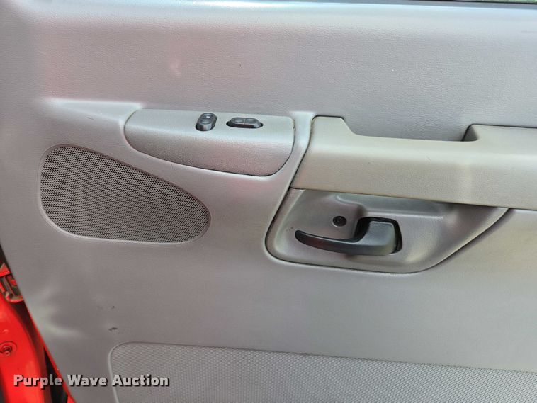 image for item EC0951 2005 Ford E450 Super Duty ambulance