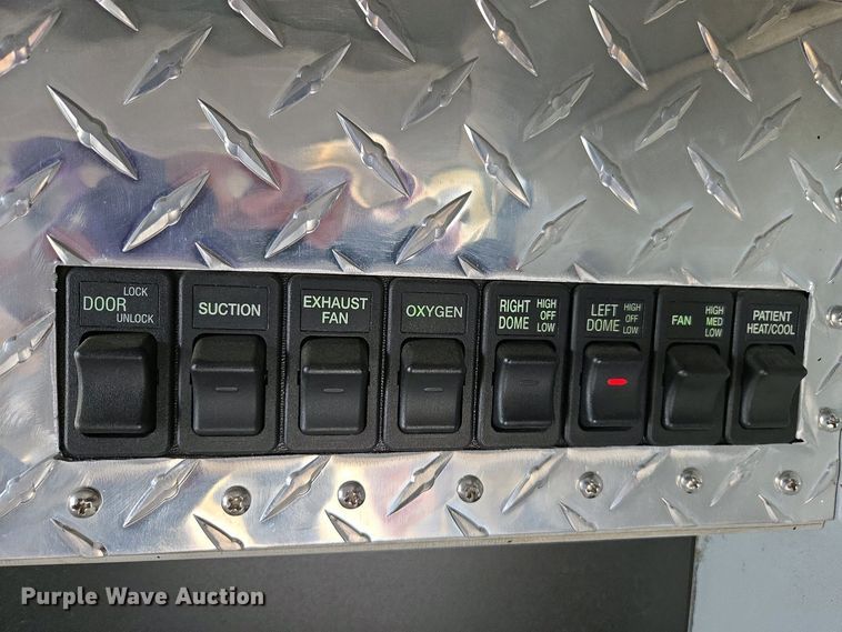 image for item EC0951 2005 Ford E450 Super Duty ambulance