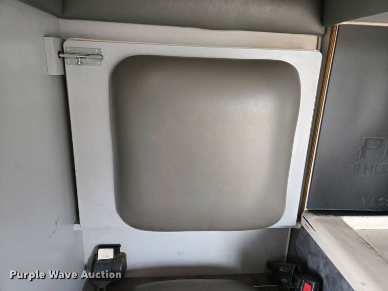 image for item EC0951 2005 Ford E450 Super Duty ambulance