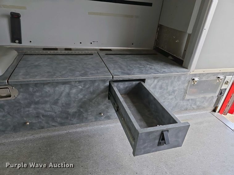 image for item EC0951 2005 Ford E450 Super Duty ambulance