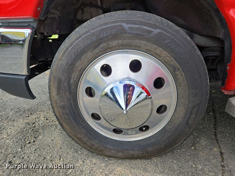 image for item EC0951 2005 Ford E450 Super Duty ambulance