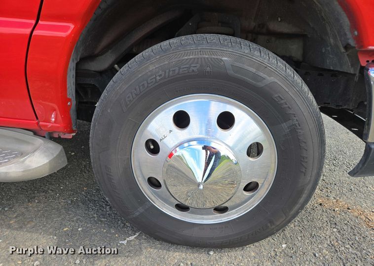 image for item EC0951 2005 Ford E450 Super Duty ambulance