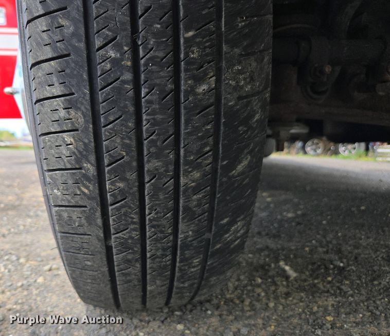 image for item EC0951 2005 Ford E450 Super Duty ambulance