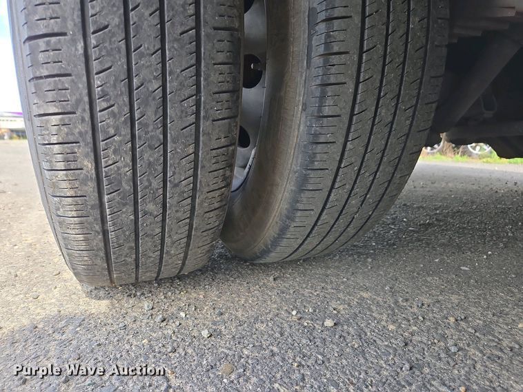 image for item EC0951 2005 Ford E450 Super Duty ambulance