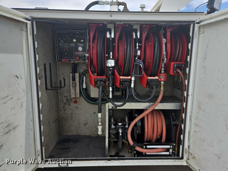 image for item EC1049 2015 Ford F550 Super Duty XL utility / service truck