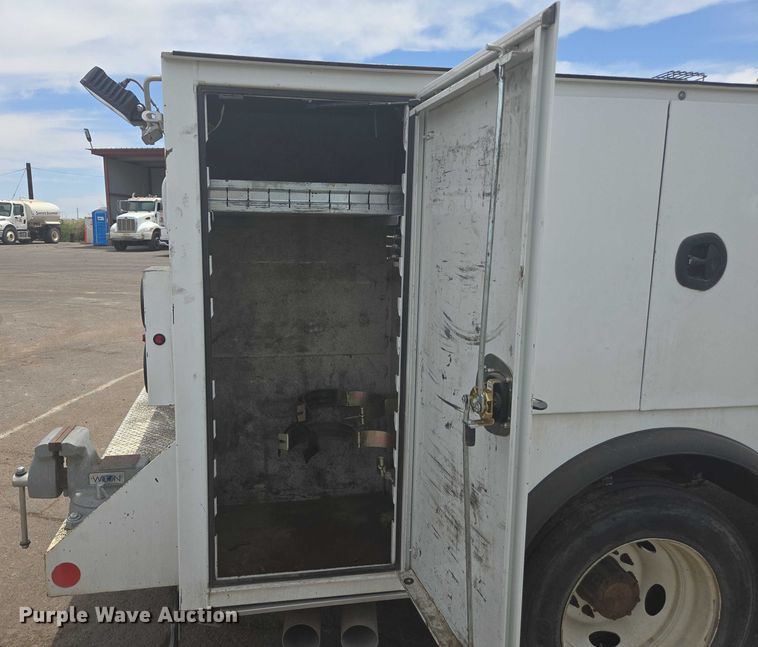 image for item EC1049 2015 Ford F550 Super Duty XL utility / service truck