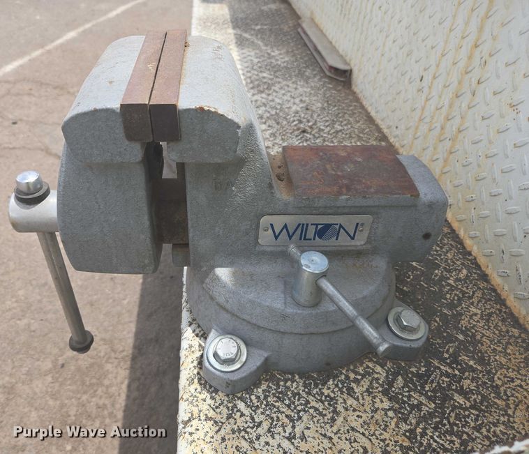 image for item EC1049 2015 Ford F550 Super Duty XL utility / service truck