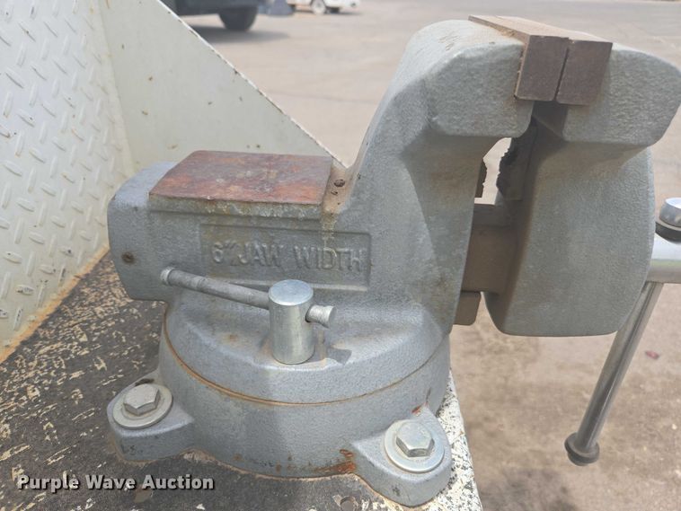 image for item EC1049 2015 Ford F550 Super Duty XL utility / service truck