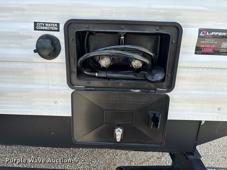 image for item EC3660 2024 Forest River Prime Time Avenger 28DBS camper