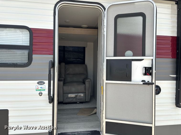 image for item EC3660 2024 Forest River Prime Time Avenger 28DBS camper