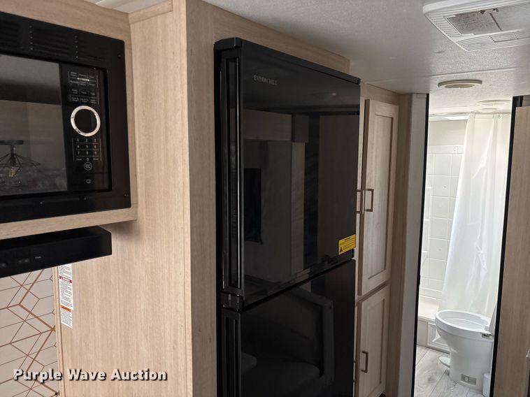 image for item EC3660 2024 Forest River Prime Time Avenger 28DBS camper