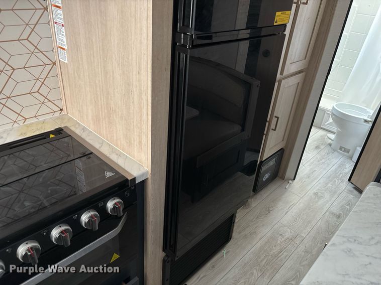 image for item EC3660 2024 Forest River Prime Time Avenger 28DBS camper