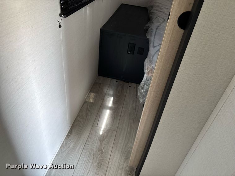 image for item EC3660 2024 Forest River Prime Time Avenger 28DBS camper