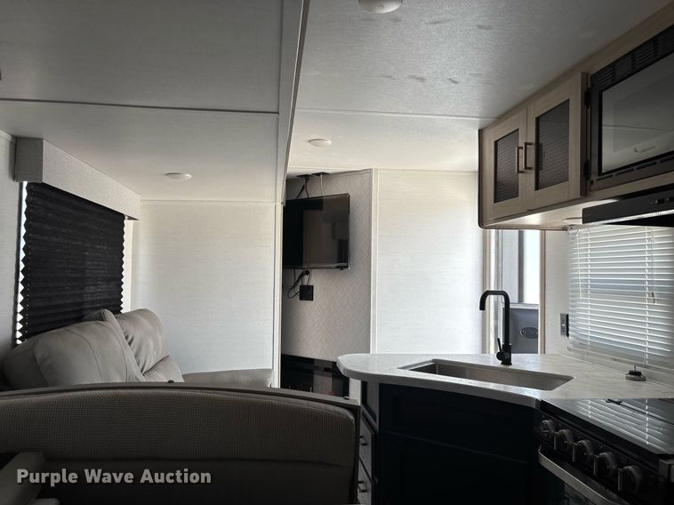 image for item EC3660 2024 Forest River Prime Time Avenger 28DBS camper