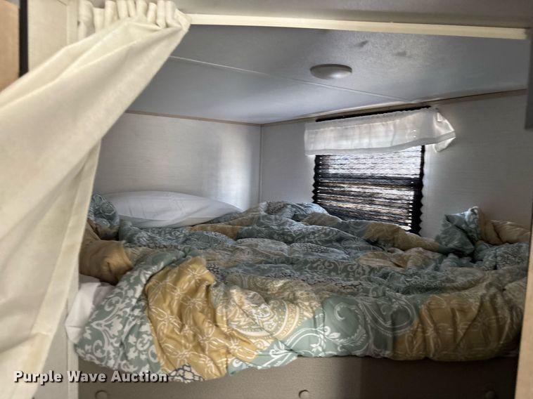 image for item EC3660 2024 Forest River Prime Time Avenger 28DBS camper