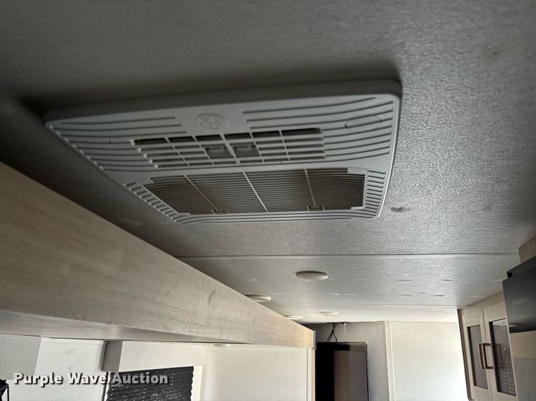 image for item EC3660 2024 Forest River Prime Time Avenger 28DBS camper