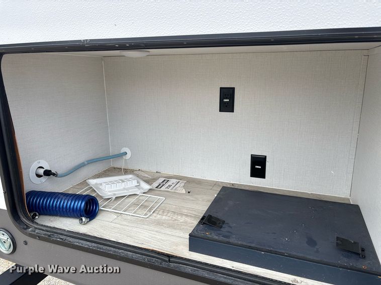 image for item EC3667 2025 Forest River Prime Time Avenger 29QBS camper