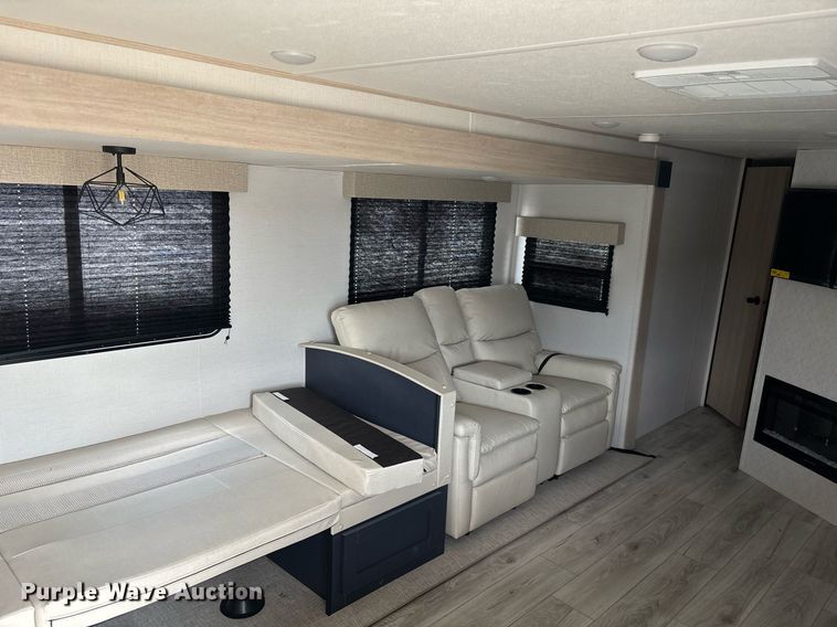 image for item EC3667 2025 Forest River Prime Time Avenger 29QBS camper