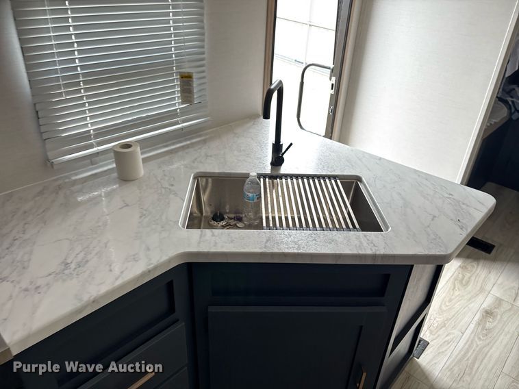 image for item EC3667 2025 Forest River Prime Time Avenger 29QBS camper