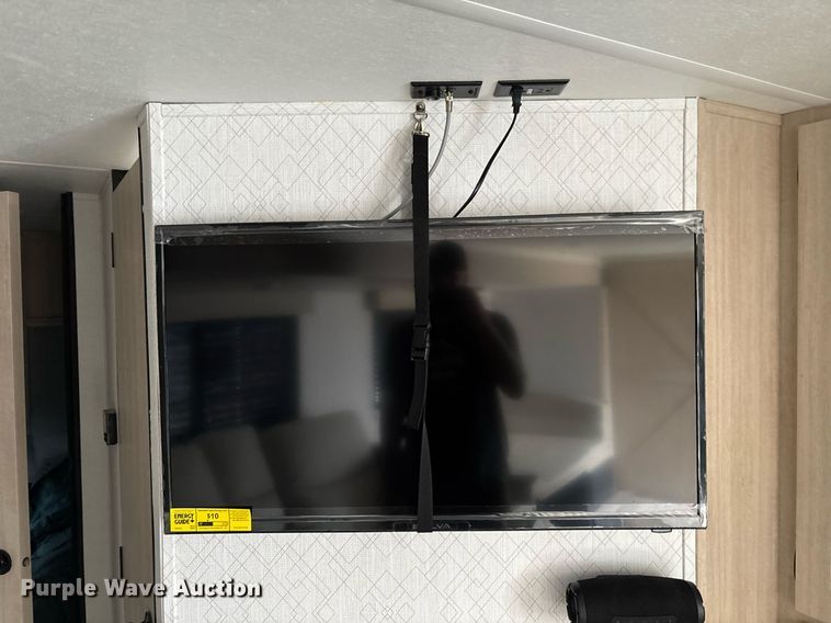 image for item EC3667 2025 Forest River Prime Time Avenger 29QBS camper