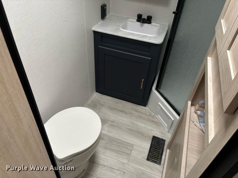 image for item EC3667 2025 Forest River Prime Time Avenger 29QBS camper