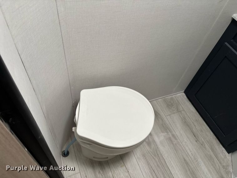 image for item EC3667 2025 Forest River Prime Time Avenger 29QBS camper