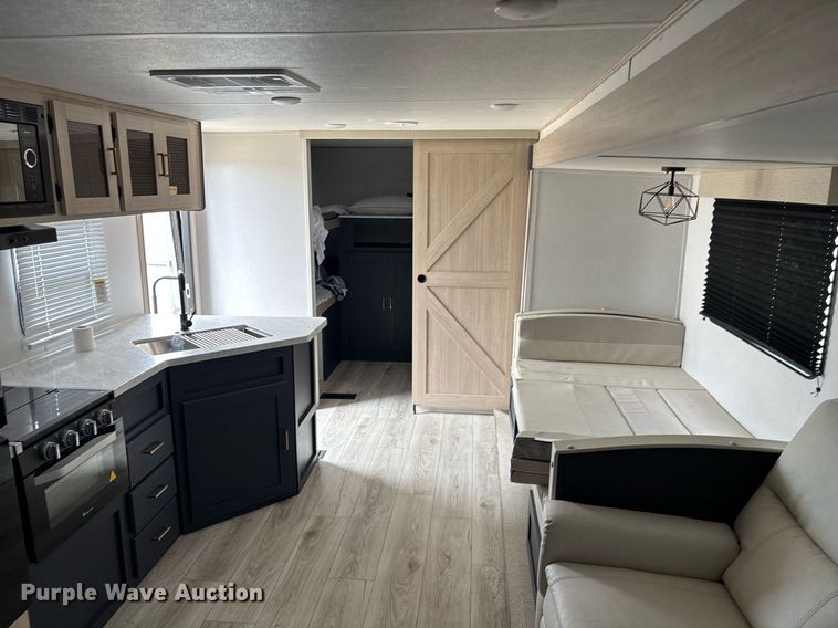 image for item EC3667 2025 Forest River Prime Time Avenger 29QBS camper