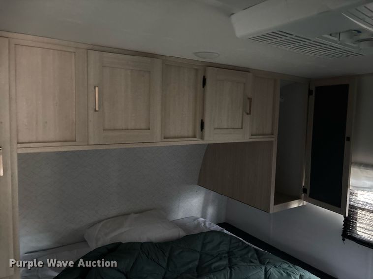 image for item EC3667 2025 Forest River Prime Time Avenger 29QBS camper