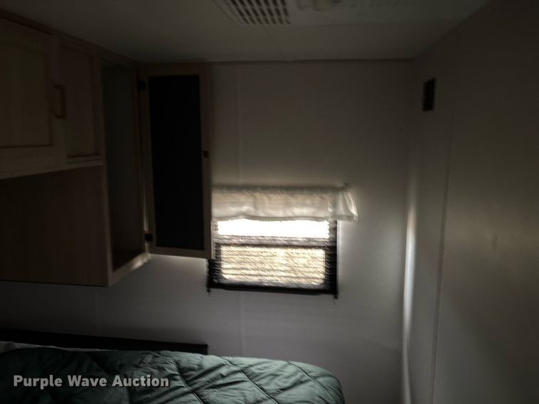 image for item EC3667 2025 Forest River Prime Time Avenger 29QBS camper