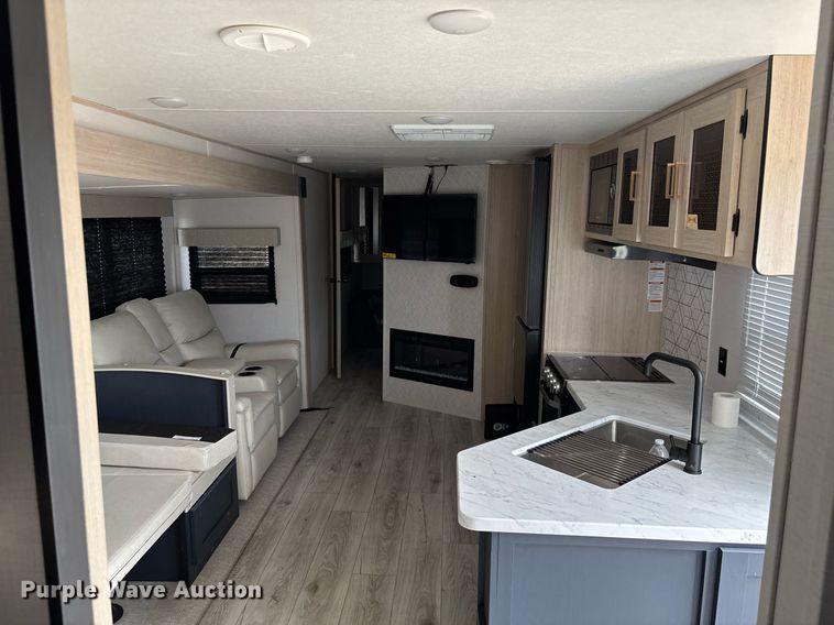 image for item EC3667 2025 Forest River Prime Time Avenger 29QBS camper