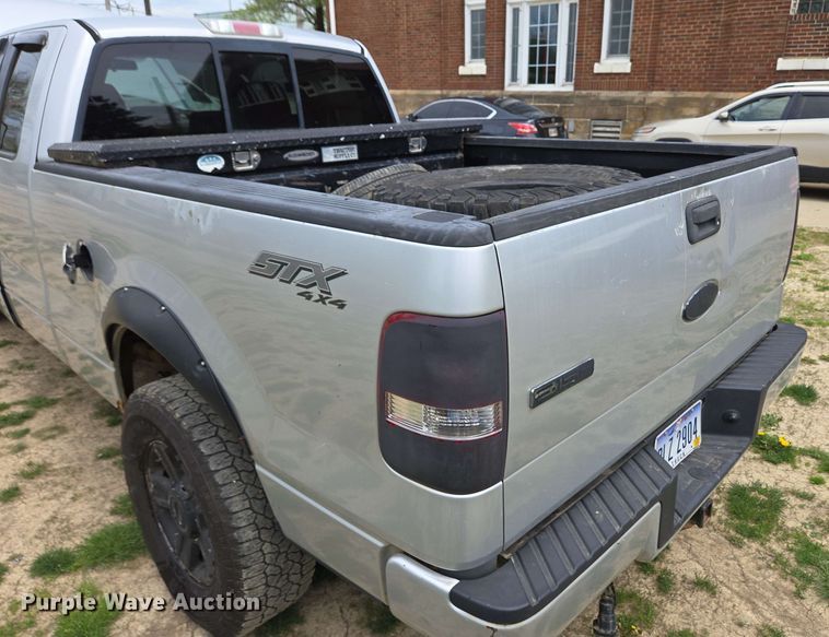 image for item EC4208 2005 Ford F150 SuperCab pickup truck