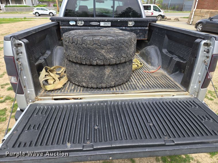 image for item EC4208 2005 Ford F150 SuperCab pickup truck