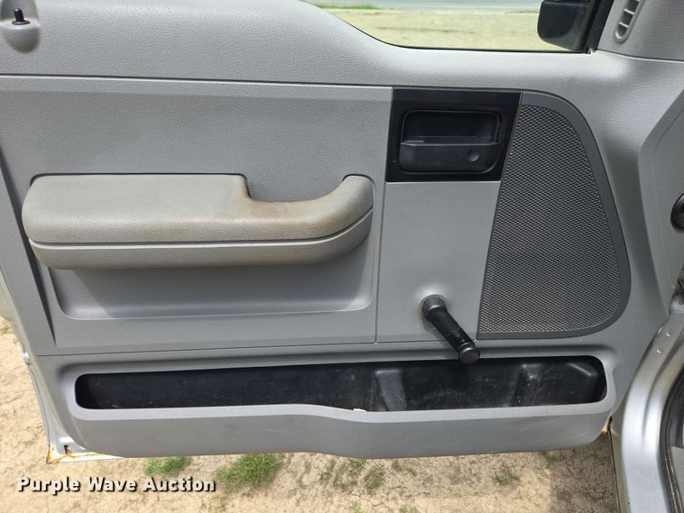 image for item EC4208 2005 Ford F150 SuperCab pickup truck