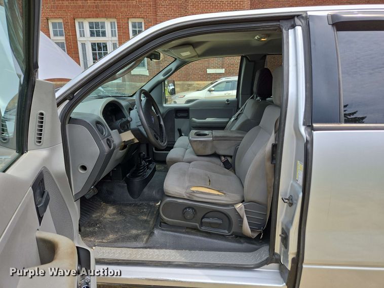 image for item EC4208 2005 Ford F150 SuperCab pickup truck