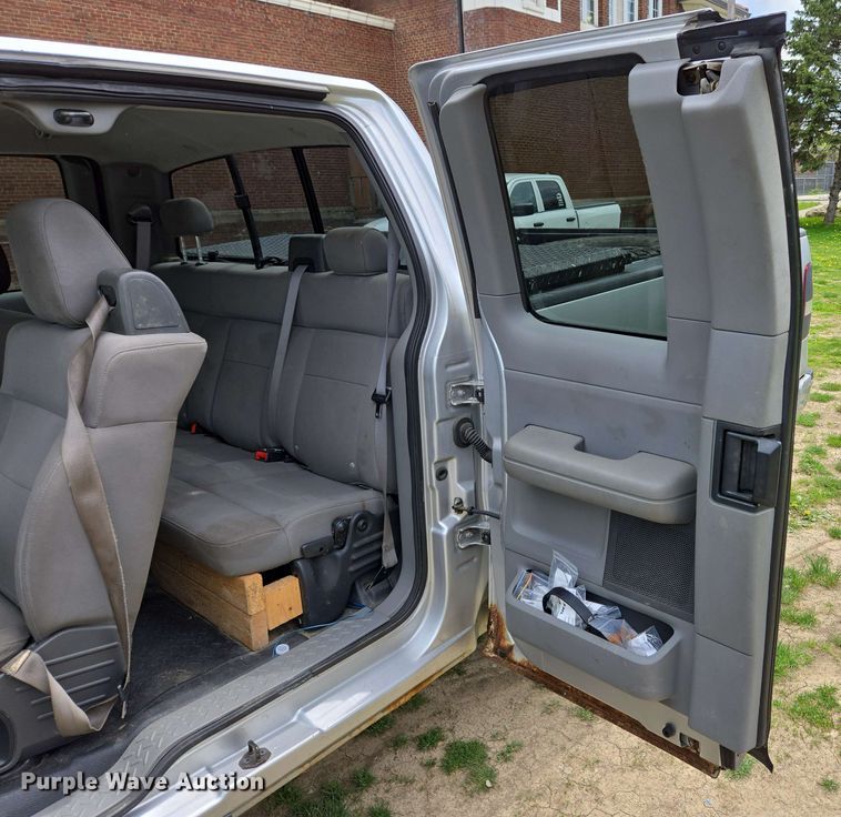 image for item EC4208 2005 Ford F150 SuperCab pickup truck