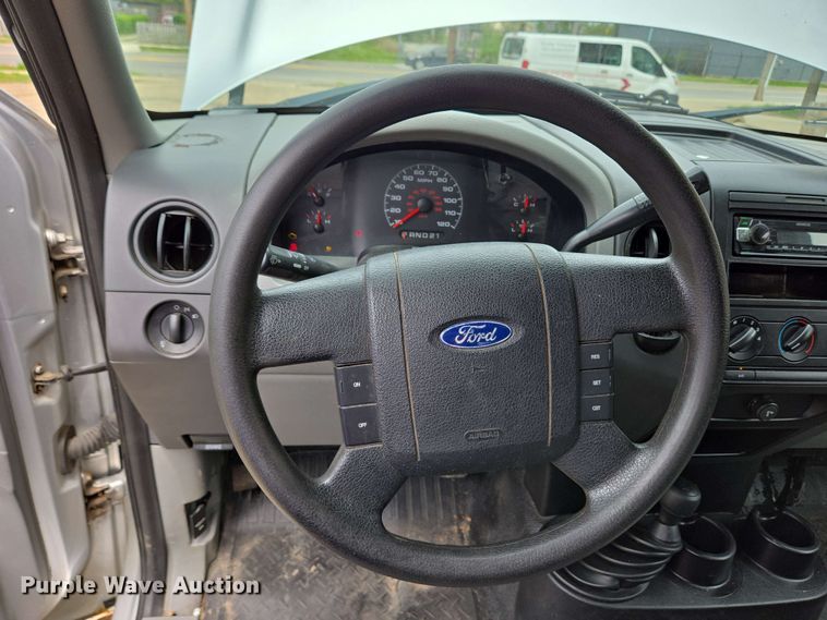 image for item EC4208 2005 Ford F150 SuperCab pickup truck