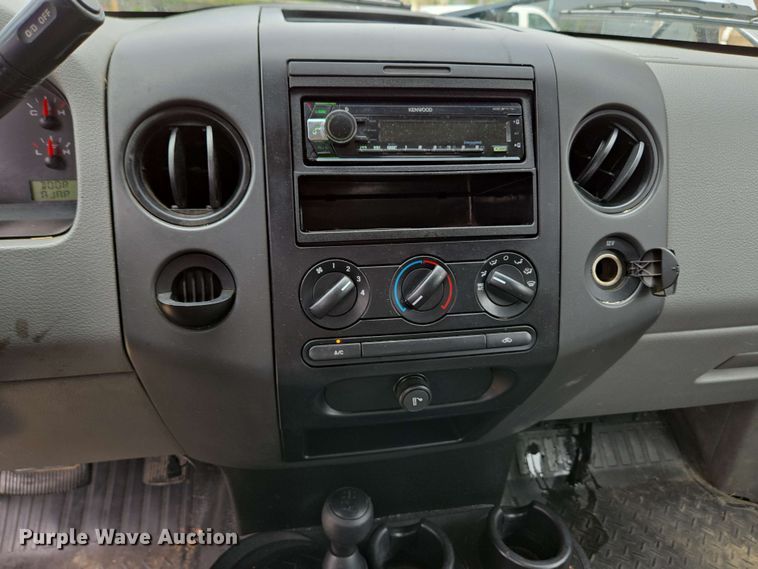 image for item EC4208 2005 Ford F150 SuperCab pickup truck