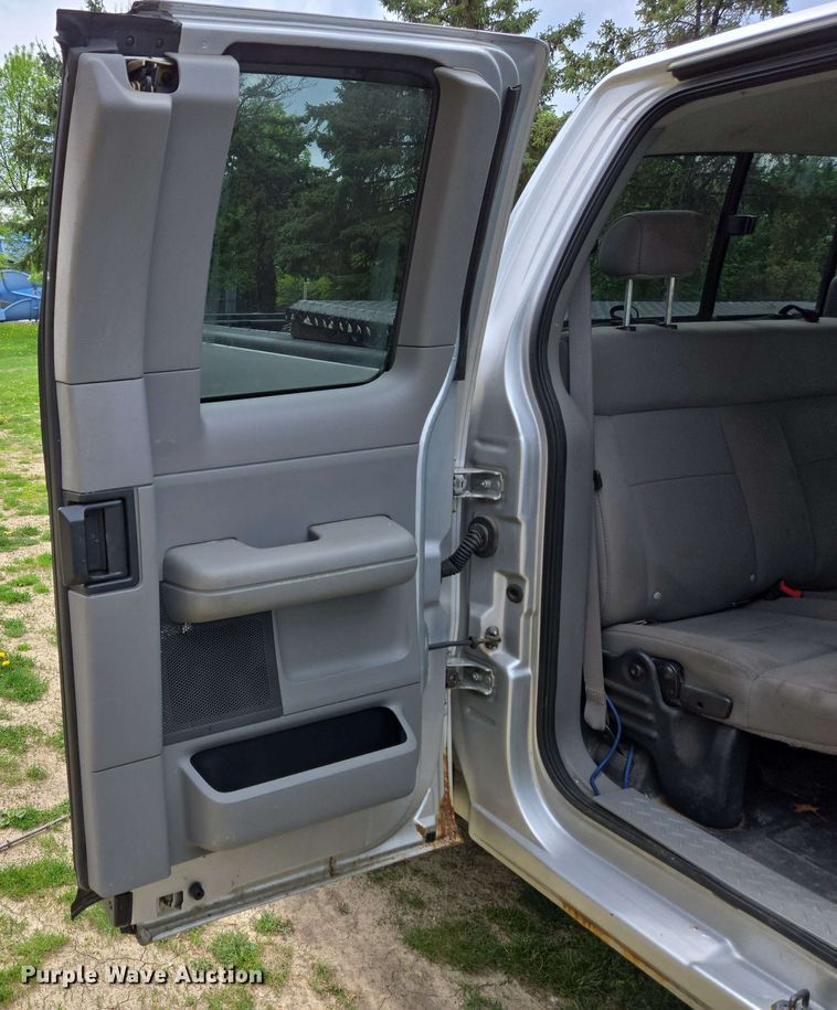 image for item EC4208 2005 Ford F150 SuperCab pickup truck