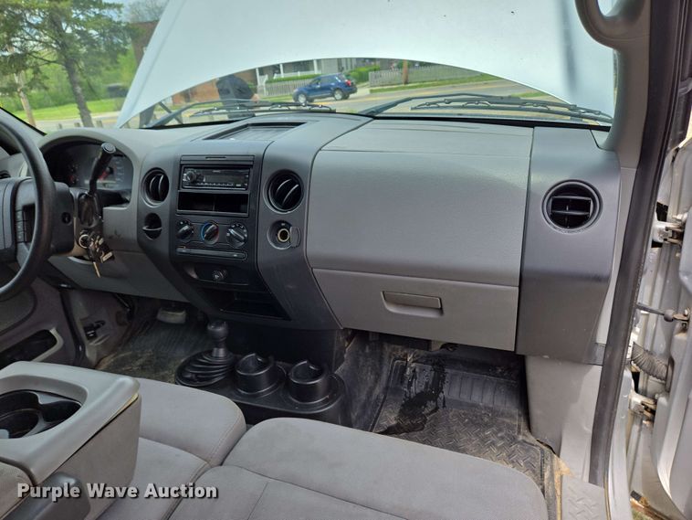 image for item EC4208 2005 Ford F150 SuperCab pickup truck